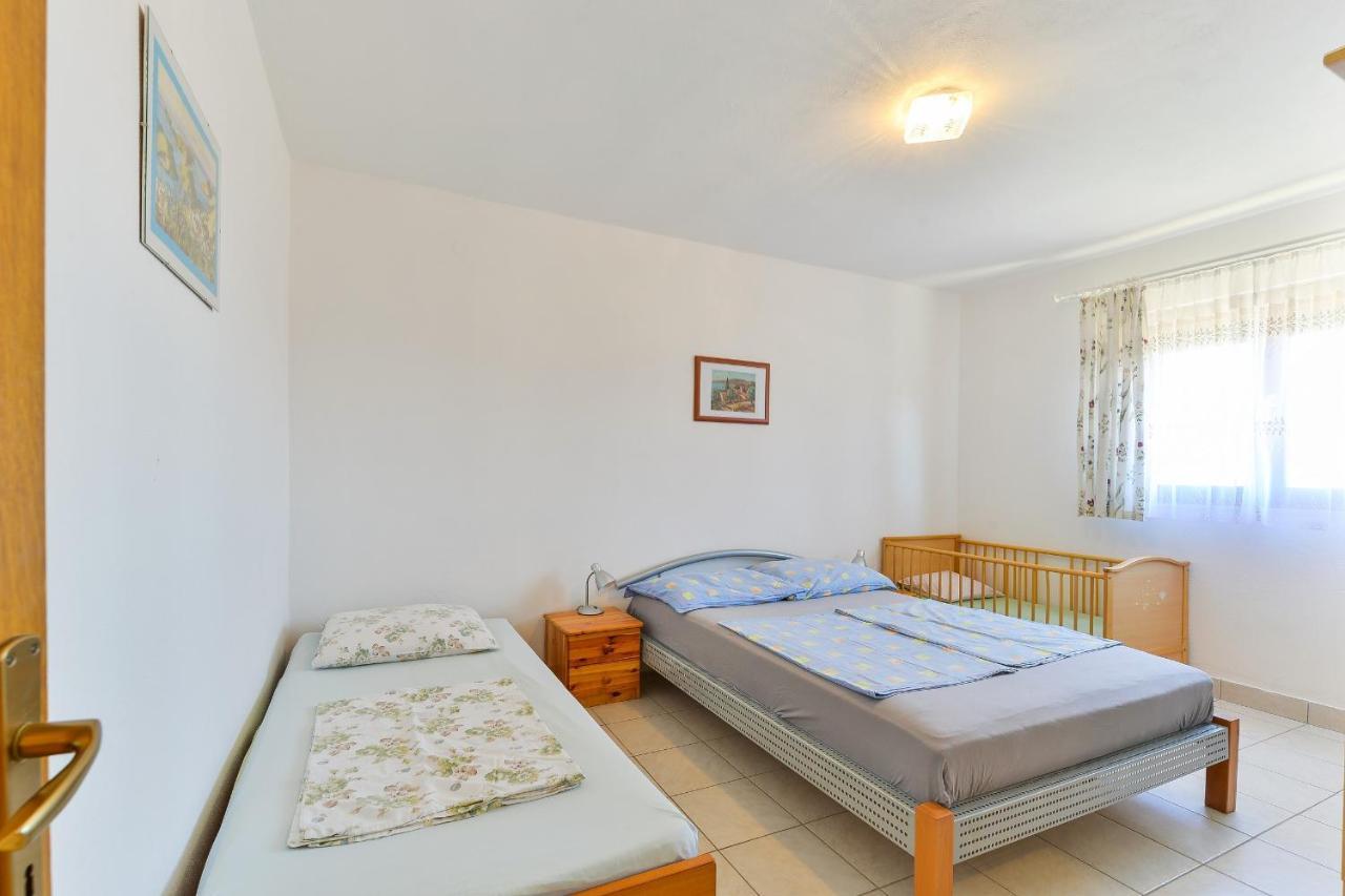 Apartments Gogoljak Vir Exteriör bild