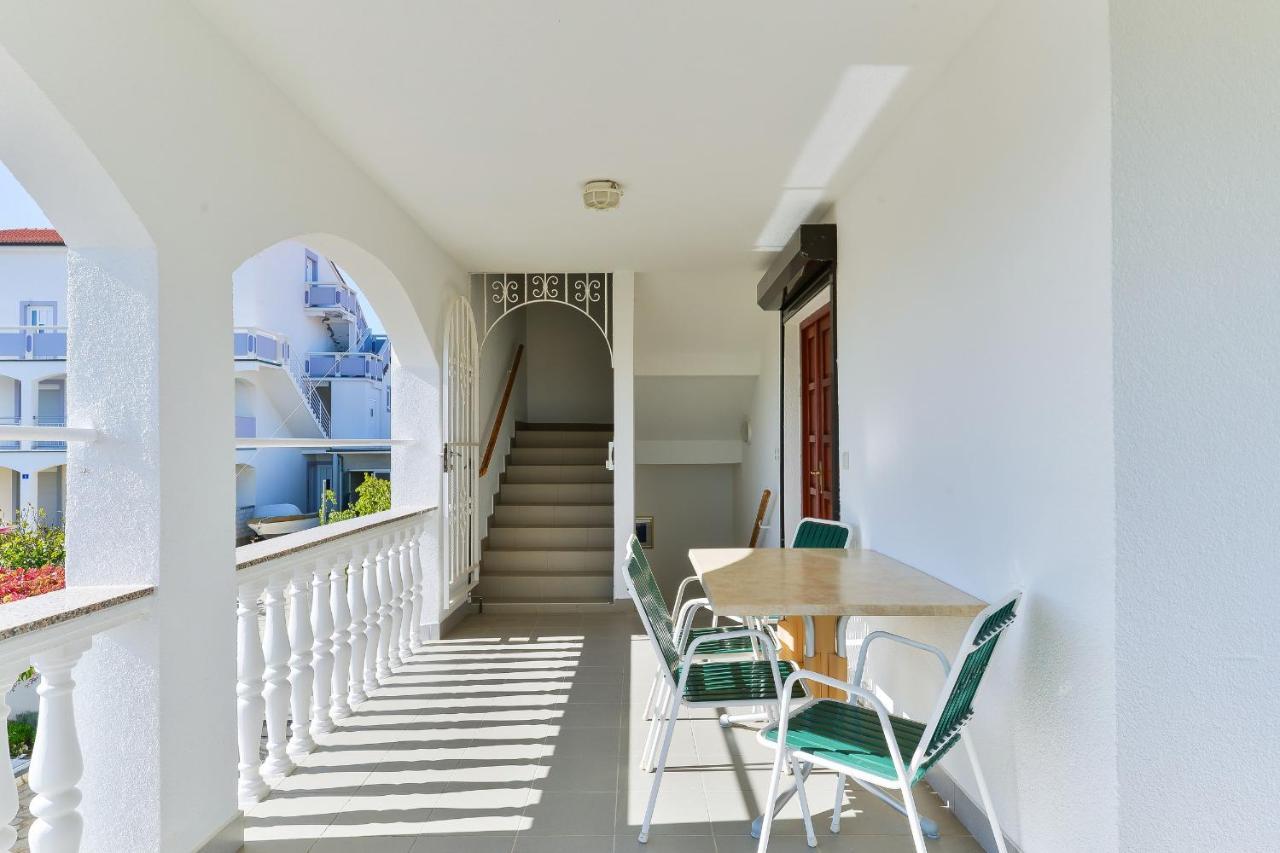Apartments Gogoljak Vir Exteriör bild