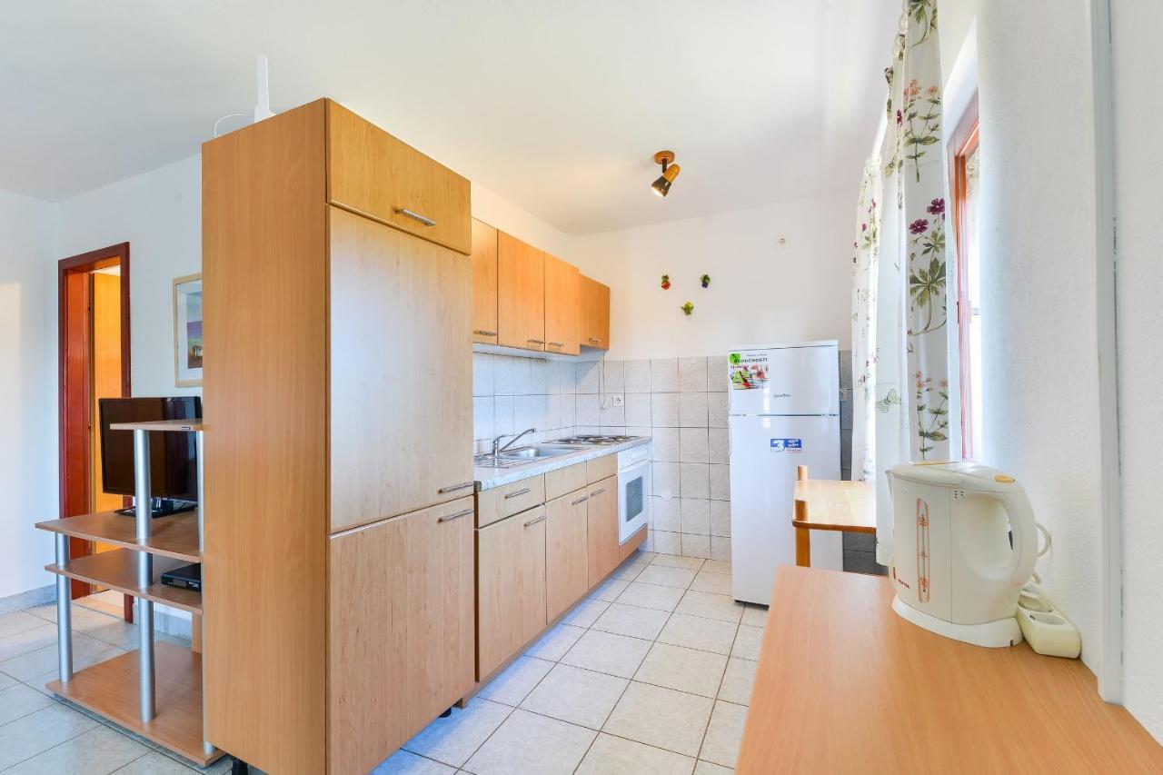 Apartments Gogoljak Vir Exteriör bild