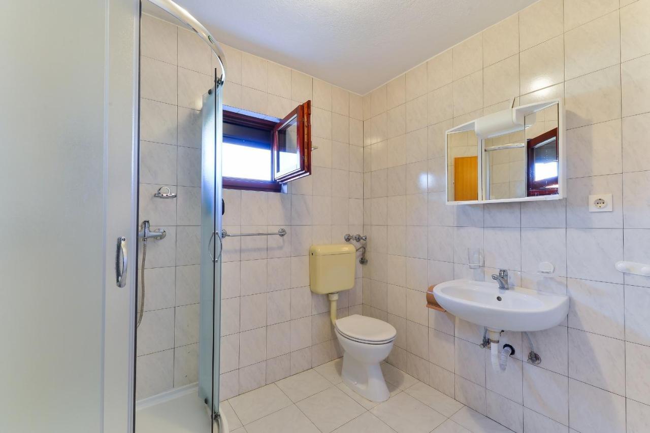 Apartments Gogoljak Vir Exteriör bild