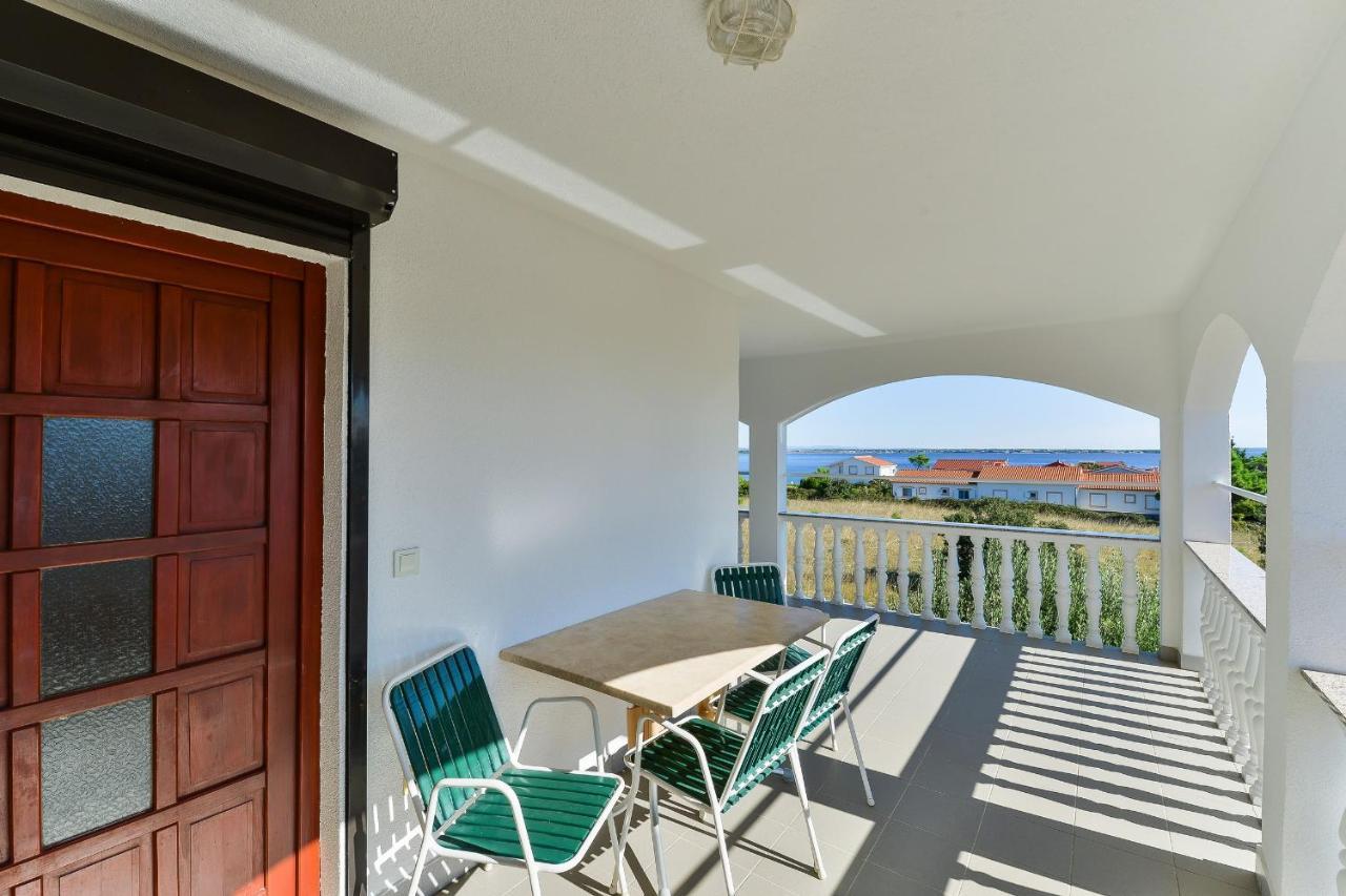 Apartments Gogoljak Vir Exteriör bild