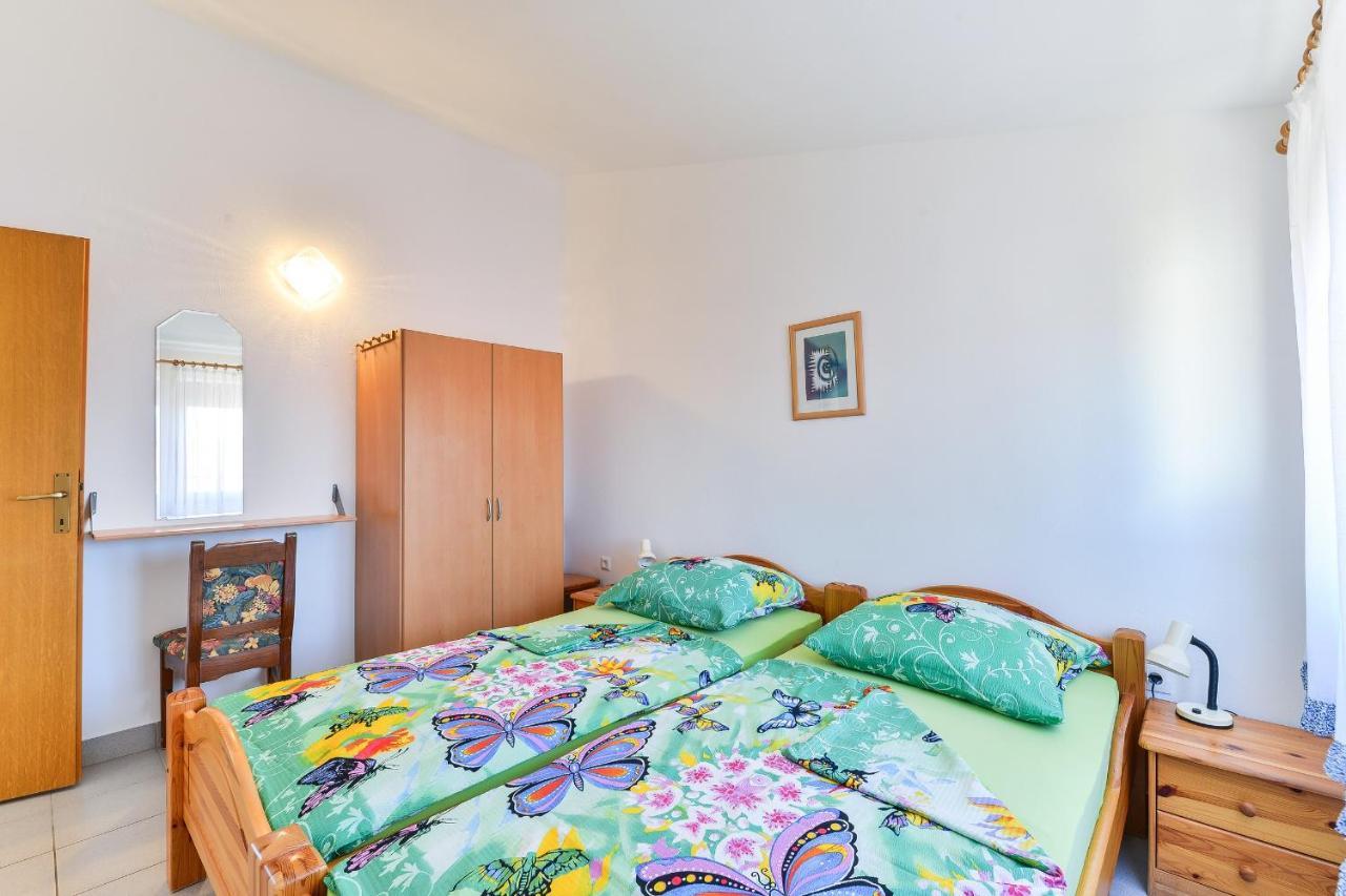 Apartments Gogoljak Vir Exteriör bild