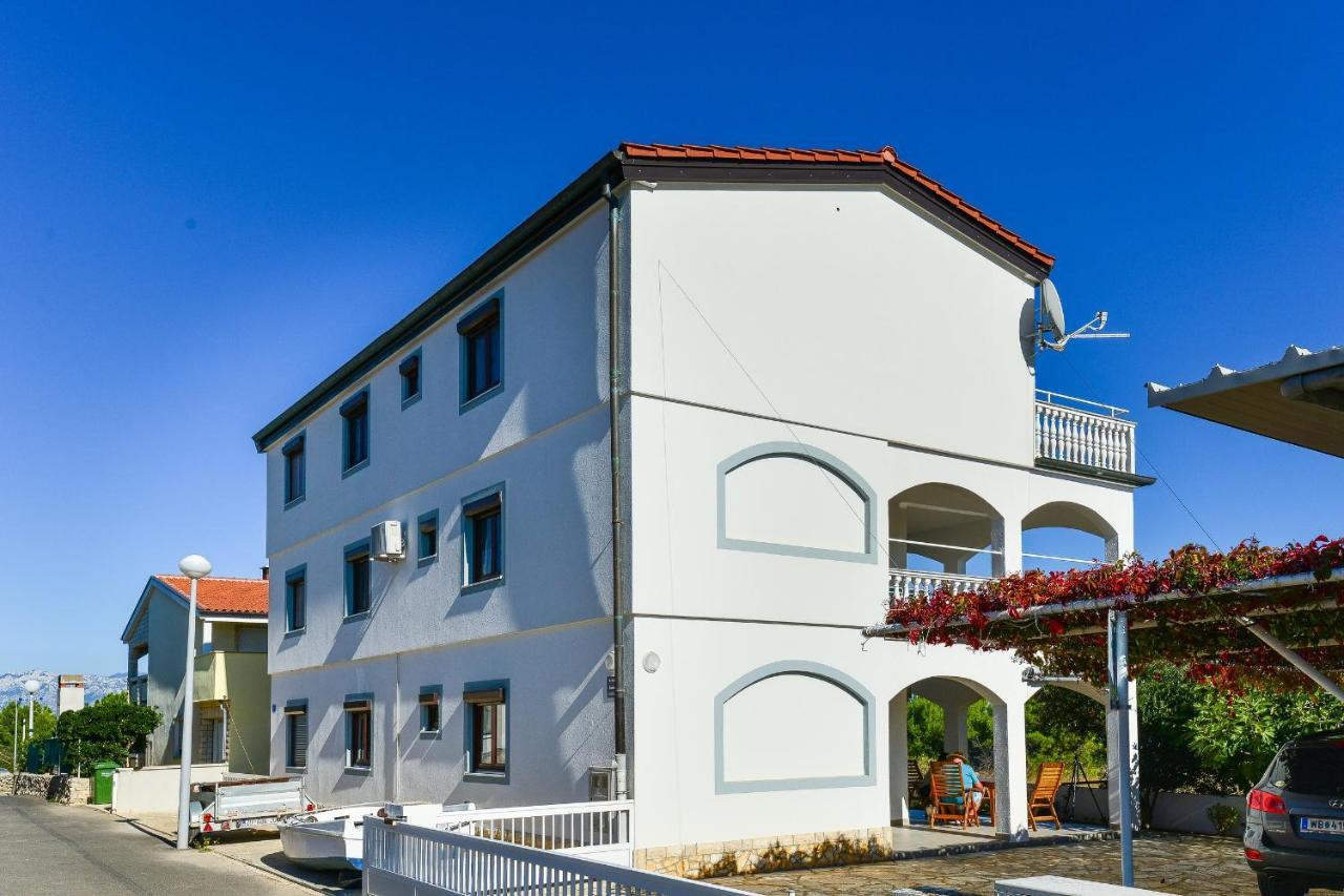Apartments Gogoljak Vir Exteriör bild