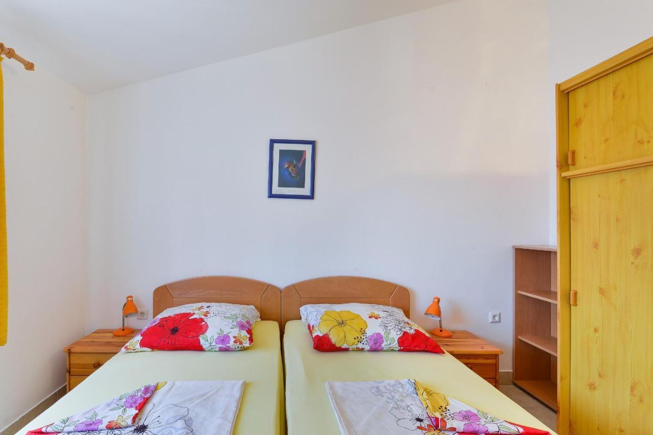 Apartments Gogoljak Vir Exteriör bild