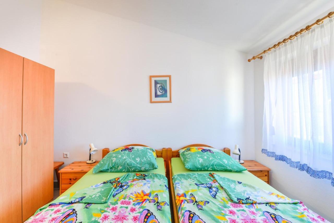 Apartments Gogoljak Vir Exteriör bild
