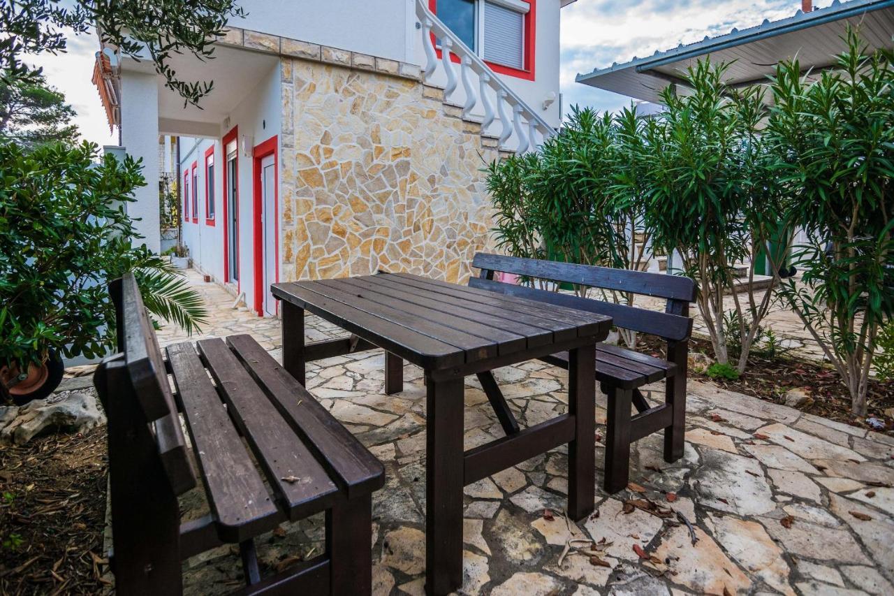 Apartments Gogoljak Vir Exteriör bild