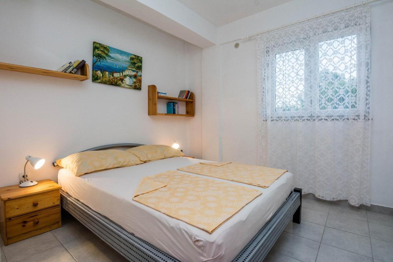 Apartments Gogoljak Vir Exteriör bild